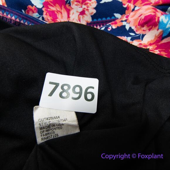 Single floral print three quarter sleeve sheath dress wrap front, size 1X - Picture 16 of 16